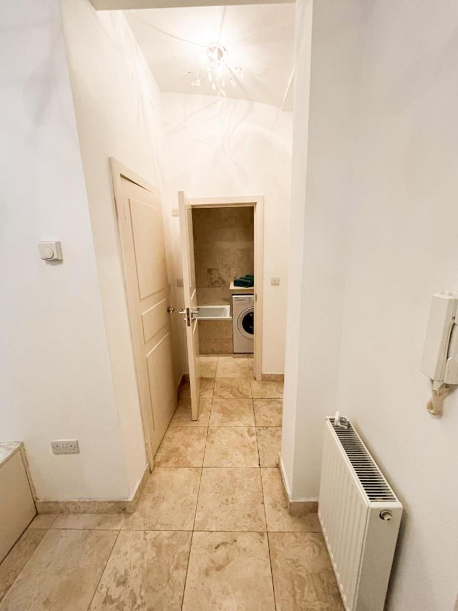 Apartment Moments From Hyde Park London Exterior photo
